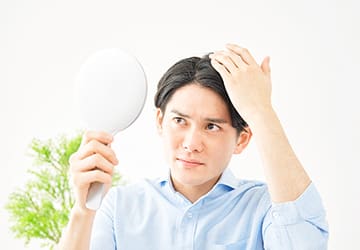 熟練の発毛技能士による薄毛対策